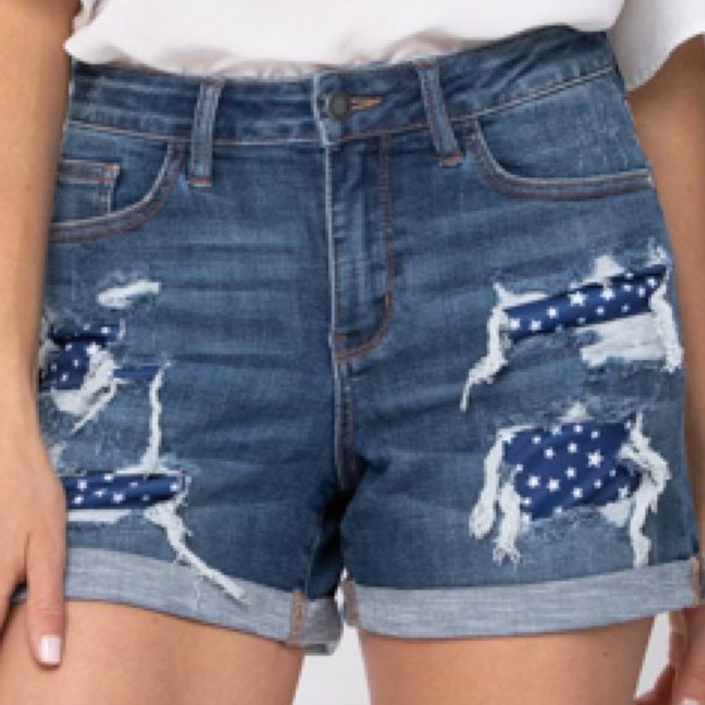 Judy Blue Mid Rise STAR PATCH SHORTS